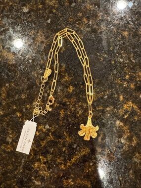 Susan Shaw Gold-tone Sculpted Lily Paperclip Necklace